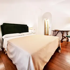 Charme & Chic San Giacomo Rome